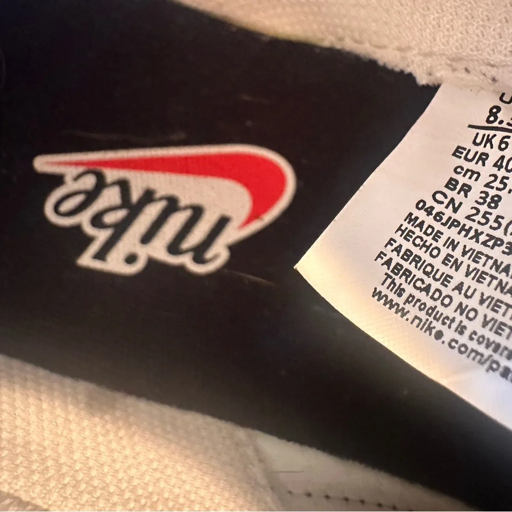 Nike White Sneakers with Black Insole and Red Swoosh Accent - Picture 4 of 4